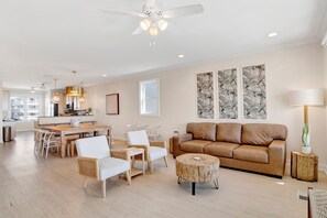 TV - Gulf Front | Pet Friendly | West Beach Favorite (Gulf Shores)
