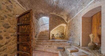 Holiday Home with Pool and Garden in Alt Empordà - Majordoms Sabater