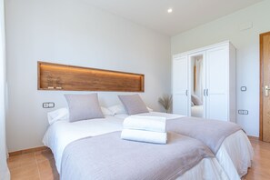 4 bedrooms, iron/ironing board, free WiFi, bed sheets