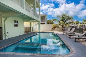 A heated pool - Tipsy Turtle~ Waterfront Pool Home w/ Direct Atlantic Access! (Marathon)