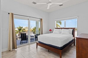 5 bedrooms, iron/ironing board, travel cot, free WiFi - Tipsy Turtle~ Waterfront Pool Home w/ Direct Atlantic Access! (Marathon)