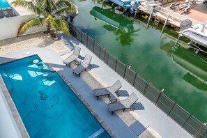 A heated pool - Tipsy Turtle~ Waterfront Pool Home w/ Direct Atlantic Access! (Marathon)