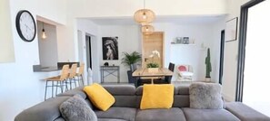 Télévision, table de tennis de table