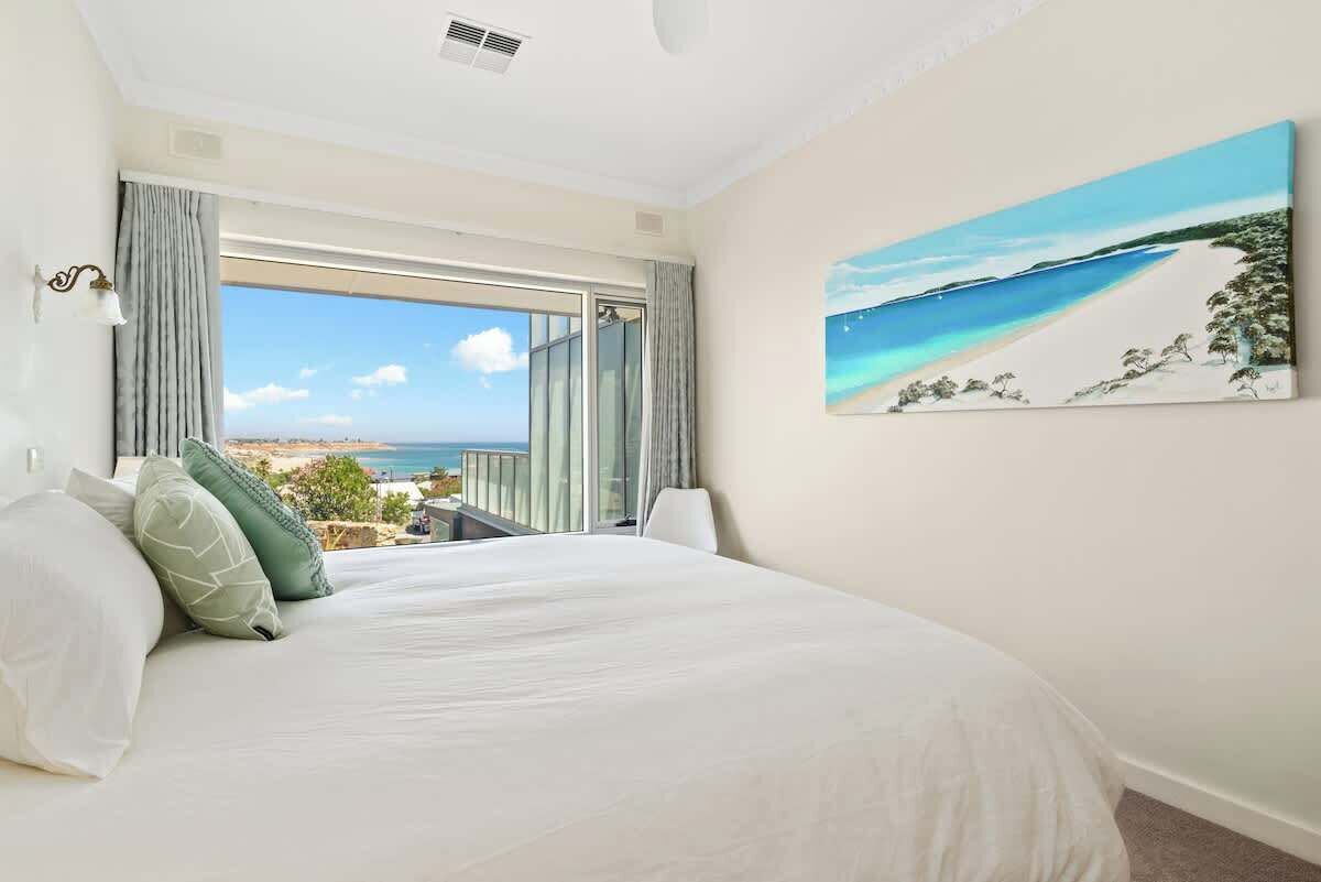 2 bedrooms, iron/ironing board, travel cot, WiFi