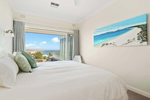 2 habitaciones, tabla de planchar con plancha, cuna de viaje y wifi 