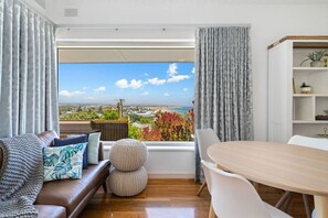 TV, video games - Ocean view at Beach front Port Noarlunga (Port Noarlunga)