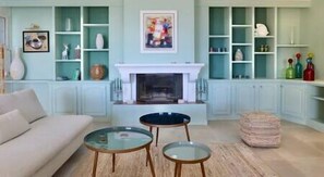 TV - Magnifique Villa, Piscine à Débordement, vue mer (Hyères)