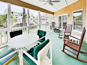 屋外ダイニングエリア