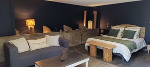 1 bedroom, desk, iron/ironing board, free WiFi - Ancienne Grange Rénovée Entre Rocamadour/sarlat & Cahors. Piscine, Sauna, Jardin (GINOUILLAC)