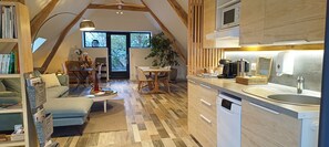 Fridge, microwave, stovetop, dishwasher