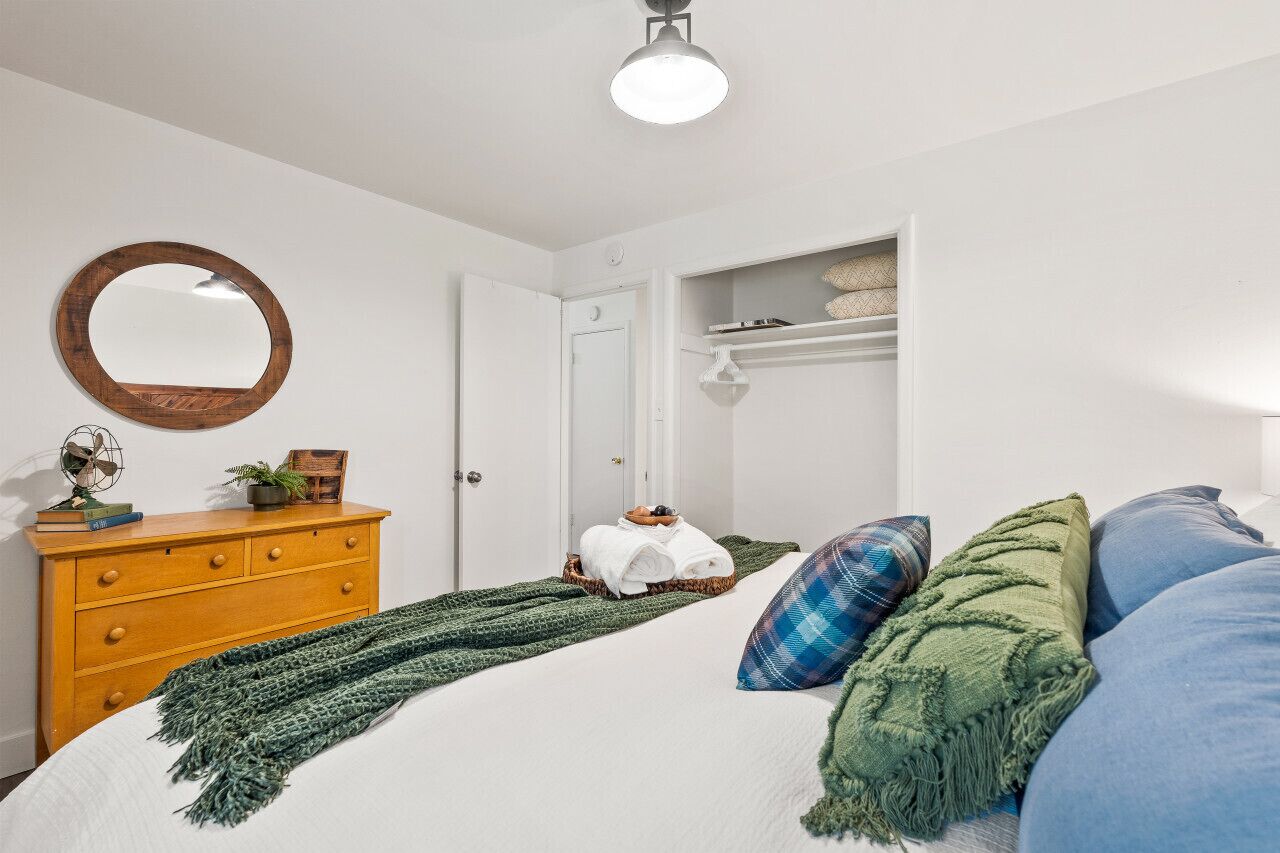 2 bedrooms, iron/ironing board, travel cot, WiFi