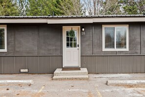 Exterior detail - Charming Apt Near DT Columbia Falls w/ Pickleball (Columbia Falls)