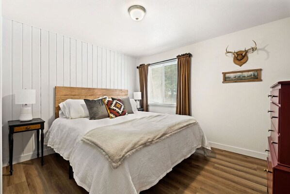 2 bedrooms, iron/ironing board, travel cot, WiFi