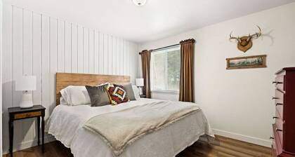 Charming Apt Near DT Columbia Falls w/ Pickleball