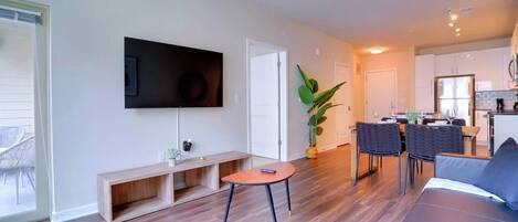 Fernseher, Kamin, Arbeitsbereiche