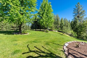 Property grounds - Newly Remodeled Retreat w/ Court + Views + Tub (Kalispell)
