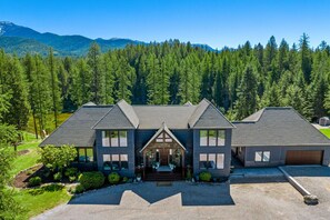 Exterior - Newly Remodeled Retreat w/ Court + Views + Tub (Kalispell)