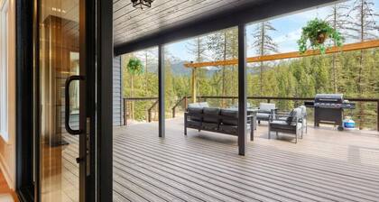 Quiet Neighborhood Home w/ Pristine Mountain Views