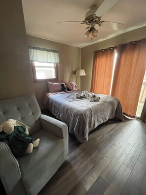 3 quartos, ferros/tábuas de passar roupa, Wi-Fi, roupa de cama