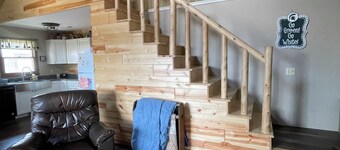 Cozy Cabin in the woods! Private but close to activities.