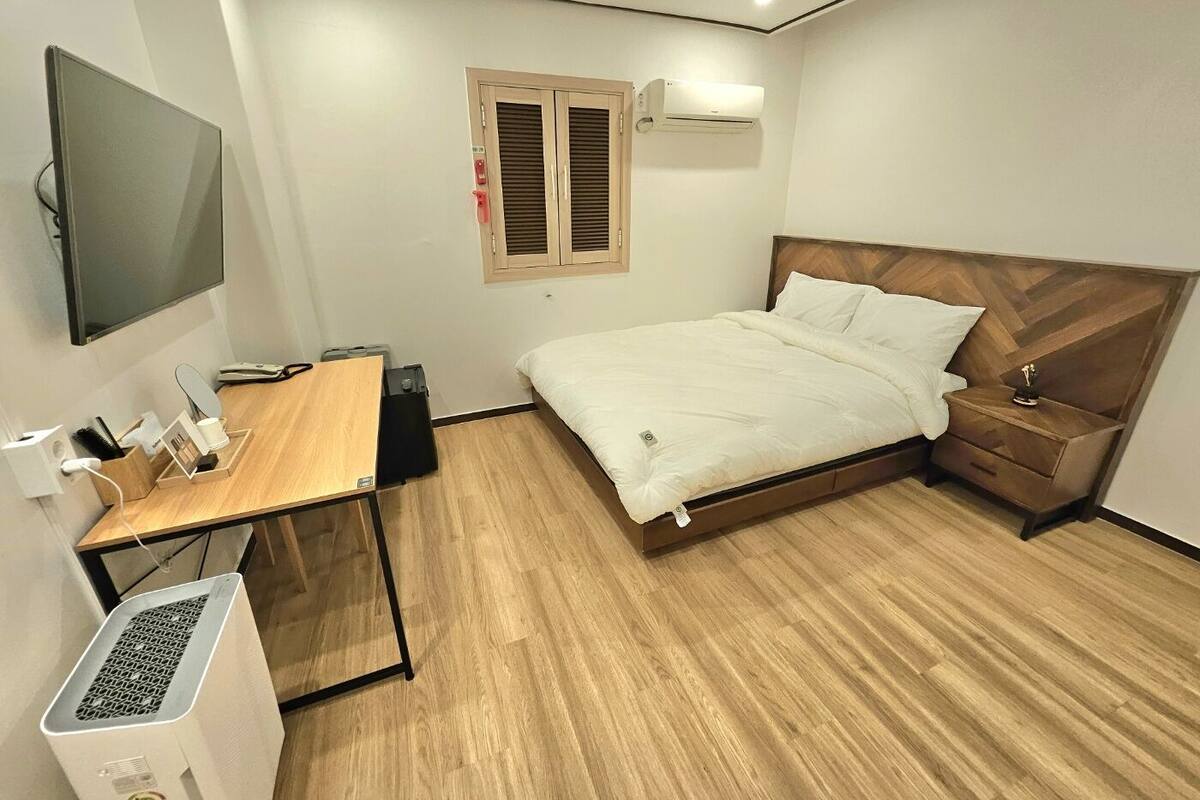 Luxury Double Room | Free WiFi, bed sheets