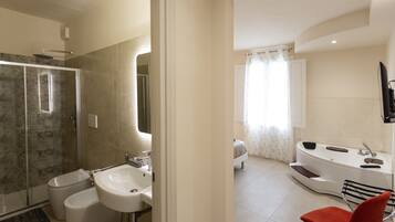 Doppia Deluxe, 1 camera da letto | Biancheria da letto ipoallergenica, copriletto in piuma