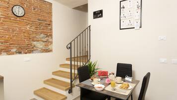 45-inch Smart TV with satellite channels, Netflix, streaming services