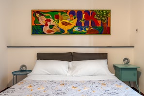 Iron/ironing board, free WiFi, bed sheets