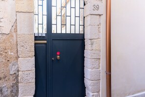 Exterior detail - Il Cortile sul Vicolo alla Giudecca by Wonderful Italy (Siracusa)