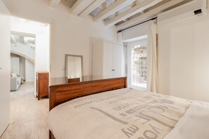 Iron/ironing board, internet, bed sheets - Il Cortile sul Vicolo alla Giudecca by Wonderful Italy (Siracusa)