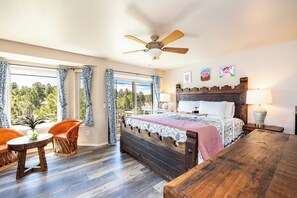 4 bedrooms, iron/ironing board, WiFi, bed sheets