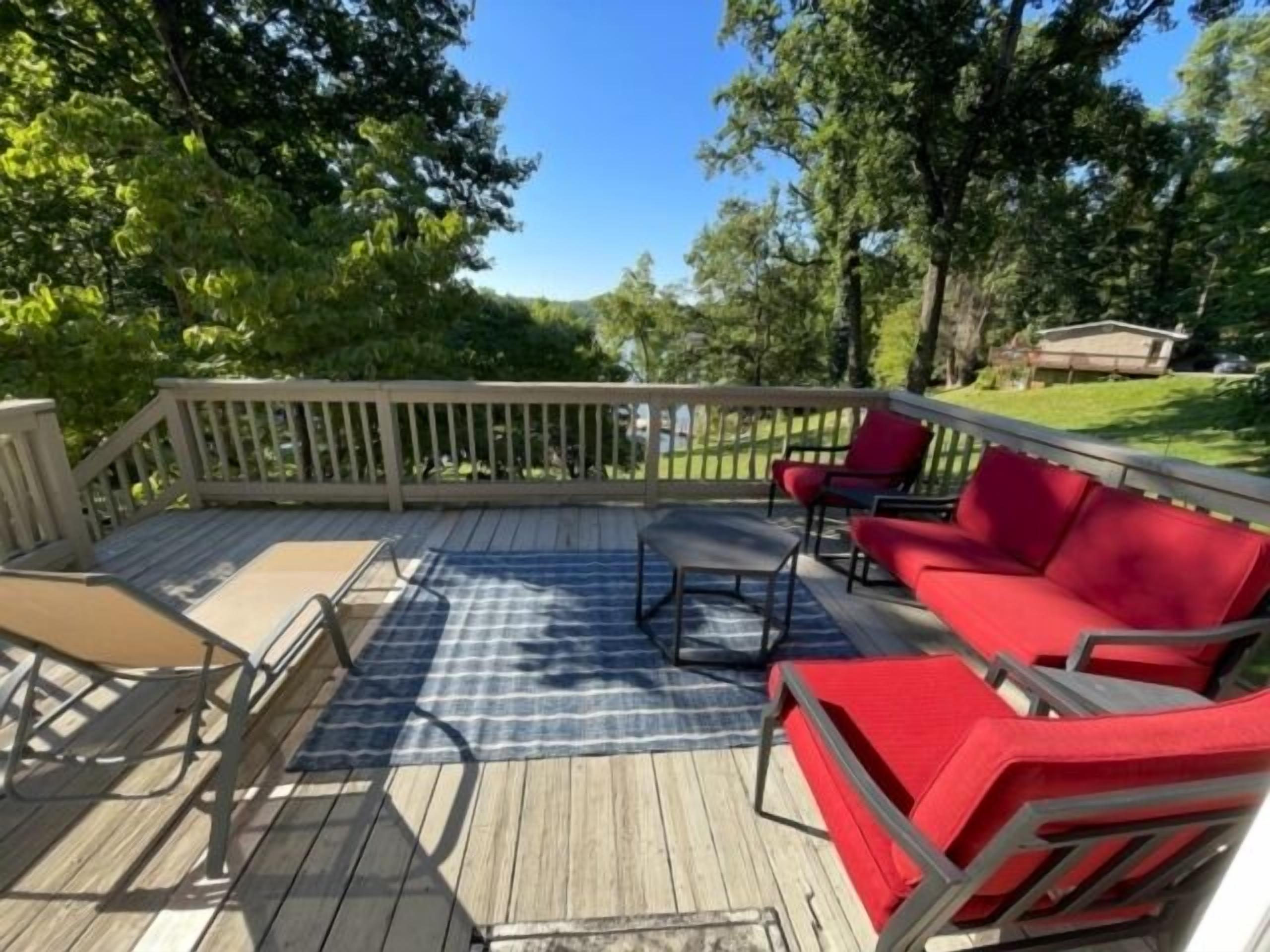 Luxury and Location! New everything, Wifi, Kayak.