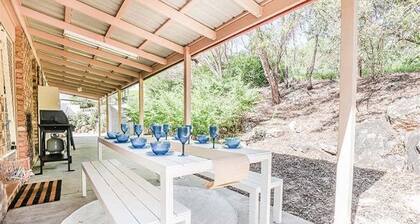 Three-Bedroom, Pet & Family-Friendly Retro Beach House with Gorgeous Views in Historic 1770