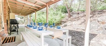 Three-Bedroom, Pet & Family-Friendly Retro Beach House with Gorgeous Views in Historic 1770