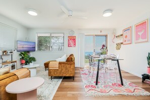 Dining - Cake By The Ocean: 3-BDR, Pet-Friendly Retro Beach House w/ Stunning Views (Seventeen Seventy)