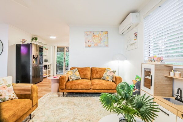 Smart TV - Cake By The Ocean: 3-BDR, Pet-Friendly Retro Beach House w/ Stunning Views (Seventeen Seventy)