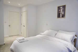 2 bedrooms, iron/ironing board, free WiFi, bed sheets - Cosy 2-bed Apartment in Manchester (Salford)