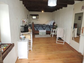 1 bedroom, travel cot, free WiFi, bed sheets