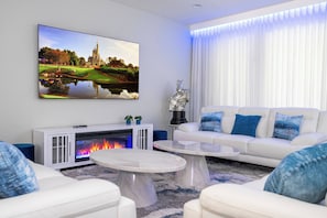 TV connectée, cheminée, jeux vidéo
