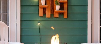 Art Sanctuary,  Pool & Ping Pong , Fire-pit patio