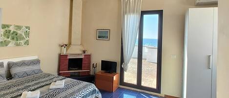 1 bedroom, bed sheets