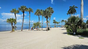 Solsenger og strandhåndklær