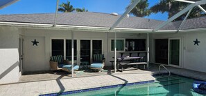 Piscina all'aperto, una piscina riscaldata