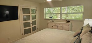 3 bedrooms, iron/ironing board, free WiFi, bed sheets - Sunsation in Cape Coral  (Cape Coral)