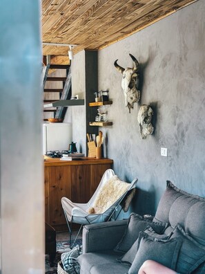 Flat-screen TV, fireplace - Into the Wild  (Gonçalves)