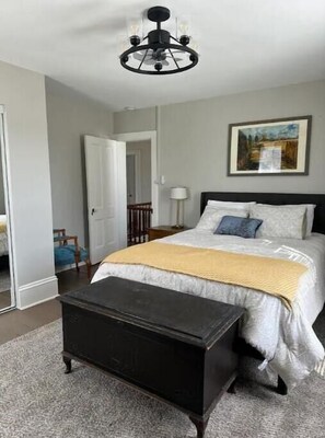 4 bedrooms, desk, iron/ironing board, free WiFi