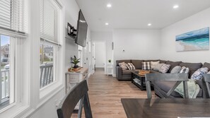 Smart TV, fireplace