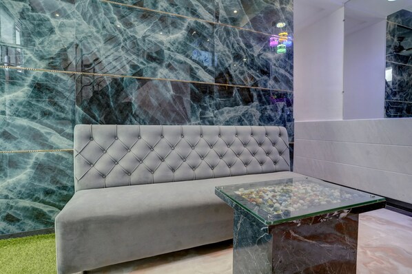 Lobby - Hotel Golden Palace Residency (Mumbai)
