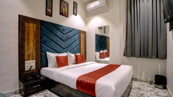 Deluxe Room | Premium bedding, desk, WiFi, bed sheets