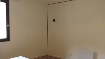 Comfort Room | 1 bedroom, blackout drapes, free WiFi